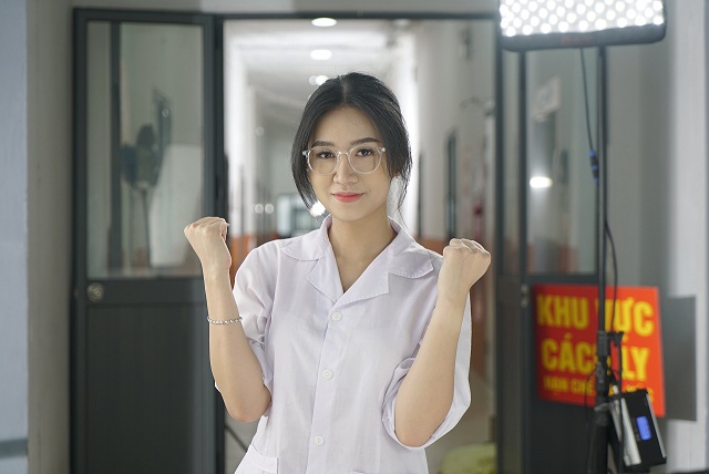  Nữ diễn viên Quỳnh Moon xinh đẹp trong vai bác sĩ