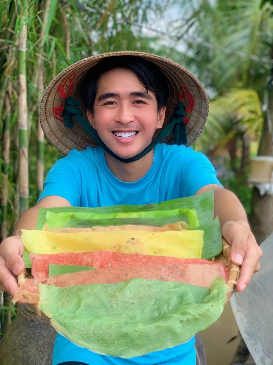 Hot Tiktoker Nguyễn Thanh Nhí và món bánh tuổi thơ